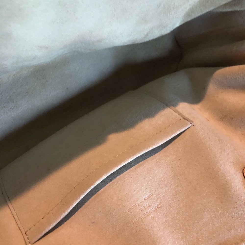 Authentic Louis Vuitton Theta handbag - Picture 6 of 7